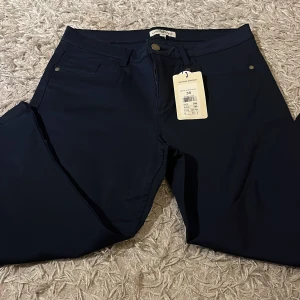 Jeans - Ett par jättefina jeans från Lindex i ett ny skick.Orginal pris 400 säljer för 160kr