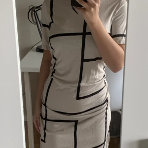 Klänning - Klänning med mönster