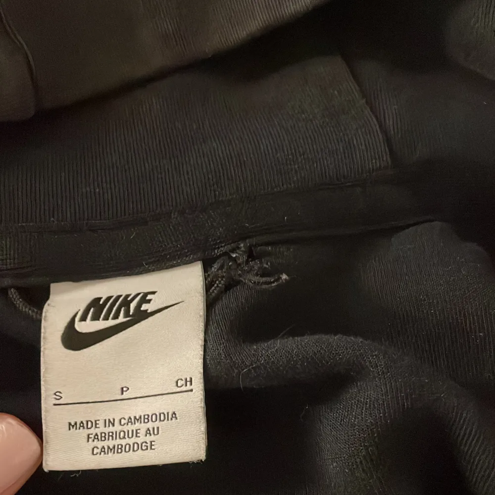 Säljer denna skit snygga Nike tröja då det inte är min stil längre, skriv för intresse! Pris kan diskuteras 💓 . Hoodies.