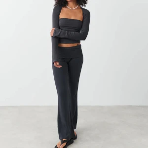 Yoga pants - Säljer dessa oanvända byxorna från Gina tricot i storlek S då jag köpte fler storlekar