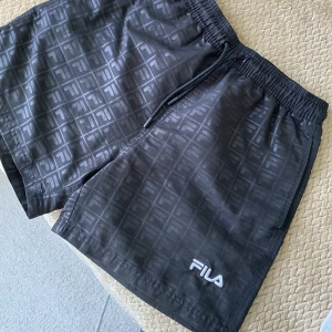 Badshorts / Fila - Använd endast i en veckas resa, nyskick! Köpt från Jd för 500kr, äkta såklart!