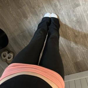 Victoria’s Secret Yoga Pant - Victoria’s secret pink yoga pant med rosa🩷 Längden: 80cm