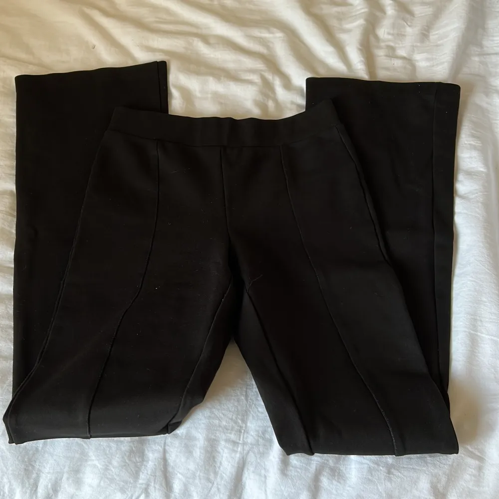 Flared kostym byxor från Gina Orginal pris 399kr. Ganska använda . Jeans & Byxor.