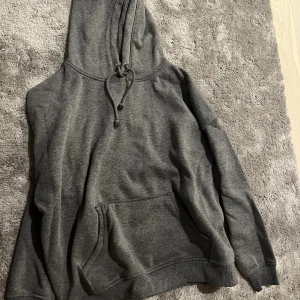 Hoodie - Bra skick! Säljer för 90kr