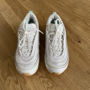 Nike air Max 97 - Säljer nike air Max för 200kr i stl 38. Frak för 74kr spårbar pm vid intresse 
