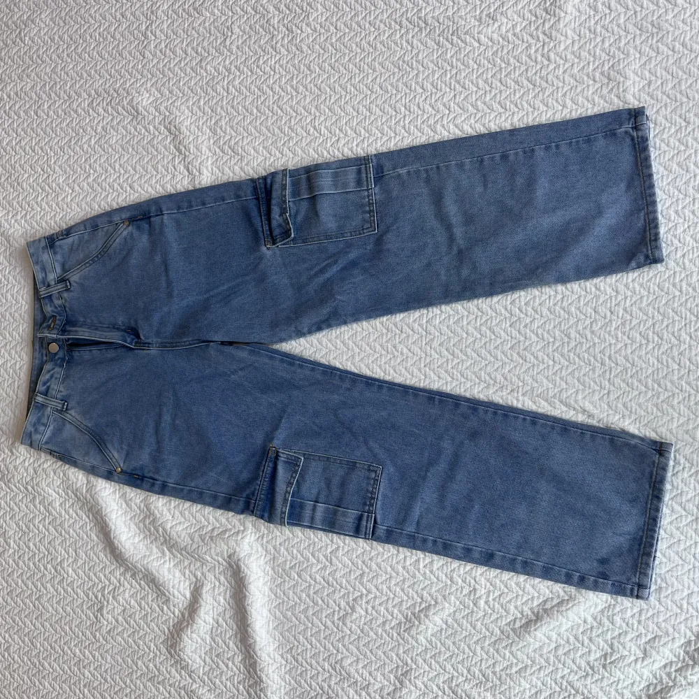 Väldigt sköna och mjuka jeans, liknar lite cargopants!. Jeans & Byxor.