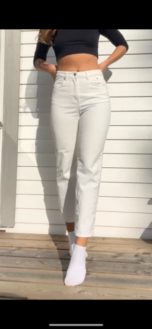 Voyage Jeans Weekday - Använda ett fåtal gånger. Jättefint skick. Säljer då de inte sitter som jag önskar! W28/L28