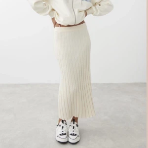 Kjol - Så snygg och skön kjol från Gina Tricot, som ny