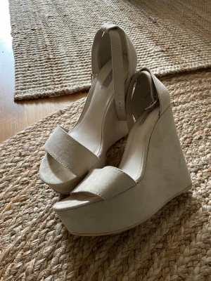 Kilklackar, hög platå  - Fina sommarskor! 