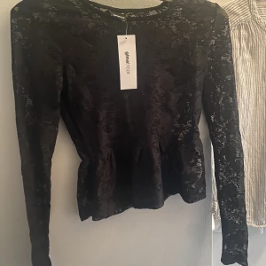 Spetstopp - Fin spetstopp strl xs från Gina Tricot aldrig använd med lappar kvar