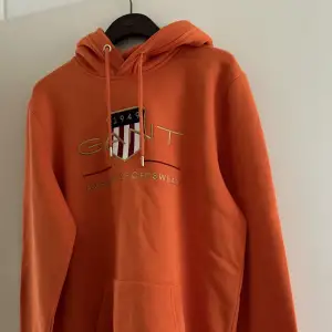Säljer denna Gant hoodie storlek L