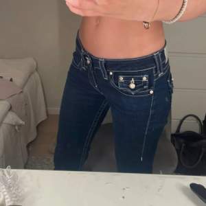 Super fina jeans, storlek 28x32. Lägger ut igen pågrund av oseriös köpare💕pris kan diskuteras vid snabbt köp!