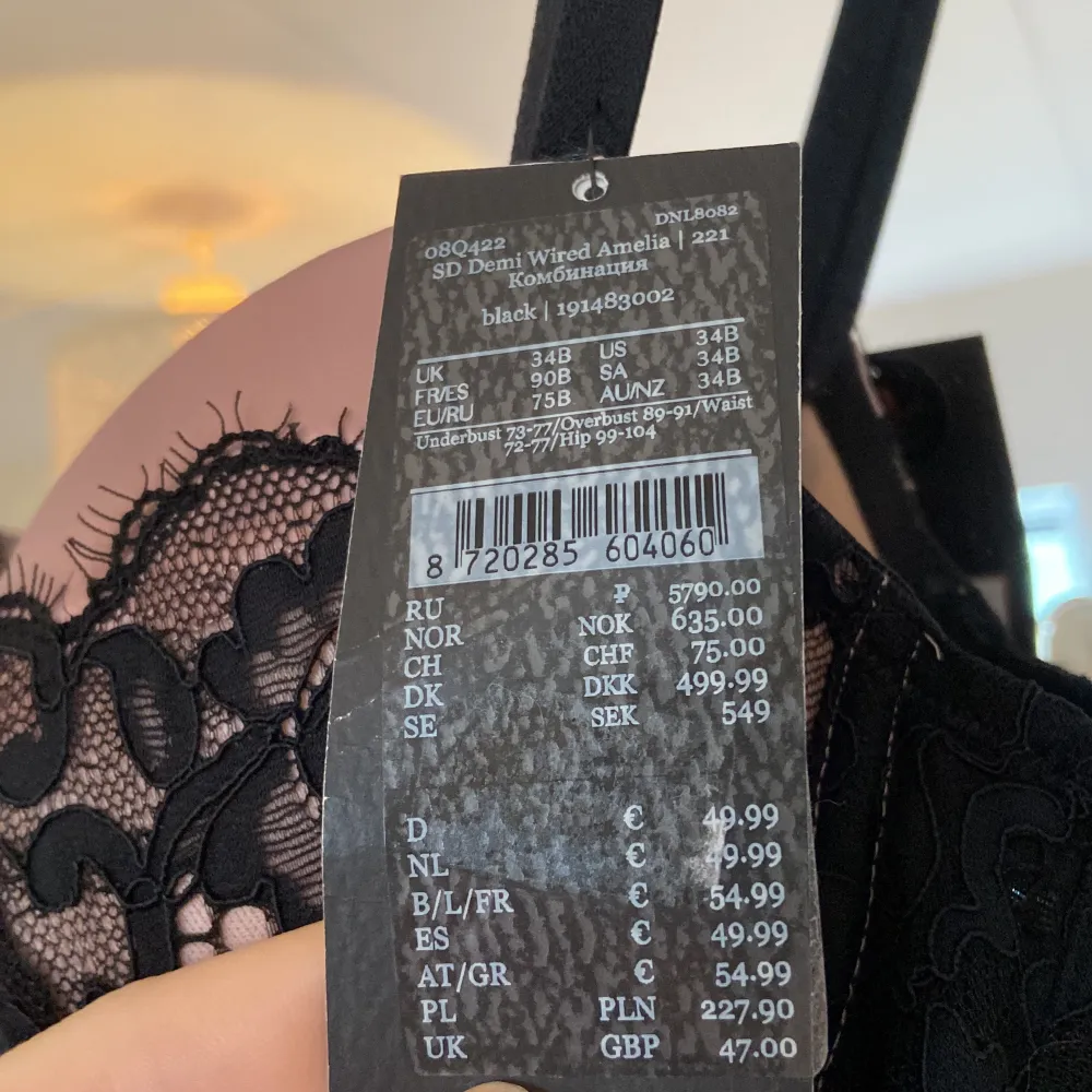 Säljer detta superfina plagget från Hunkemöller då den bara har legat i garderoben sen jag köpte den. Endast prövad, nypris 549kr🌸. Övrigt.