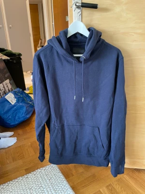 Hoodie - Använd två gånger. Gott skick.