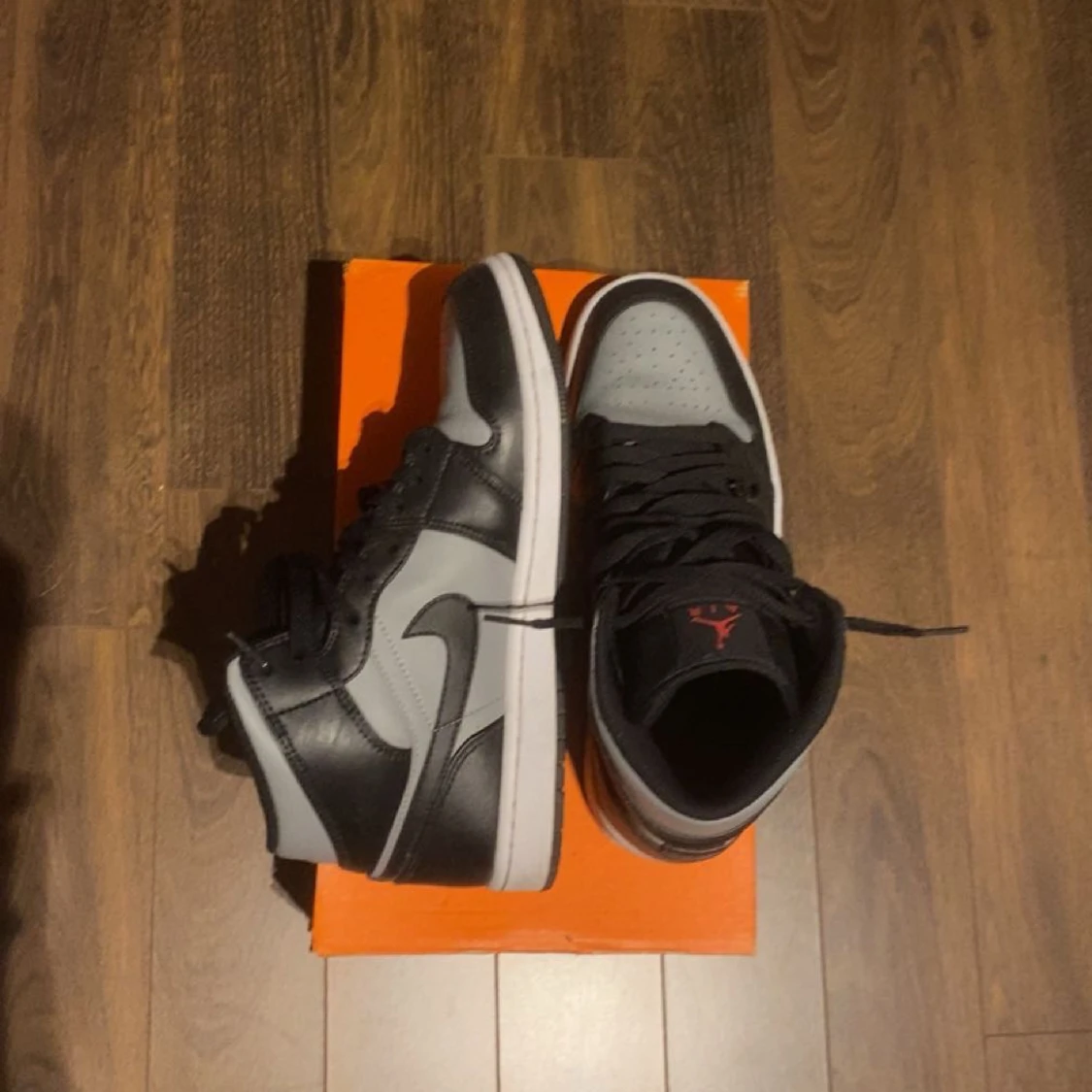 Jordan 1 mid ”shadow red”