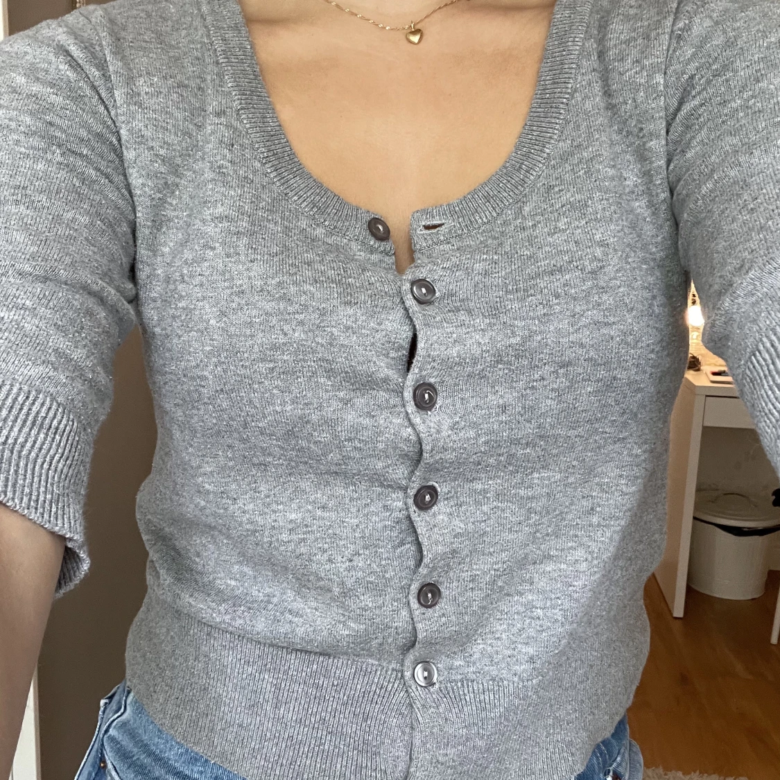 Stickad kortärmad kofta