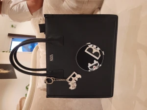 Karl Lagerfeld väska - Nästan ny