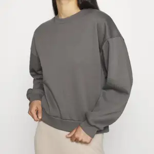 Jätteskön sweatshirt från Gina k storlek M, men använder inte längre. 