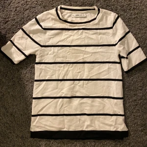 Zara-topp - Randig stickad topp från ZARA, helt oanvänd!