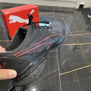 Puma Skor - Säljer mina gammla Puma skor som jag haft ett tag nu då de är små på mig. Men är i nyskick. Storlek 42 för 350kr!