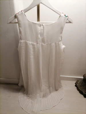 VERO MODA blus i storlek M - Fin blus använd 1 gång 