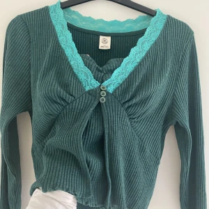 Urban outfitters - Fint det med linne och kofta ifrån Urban outfitters 