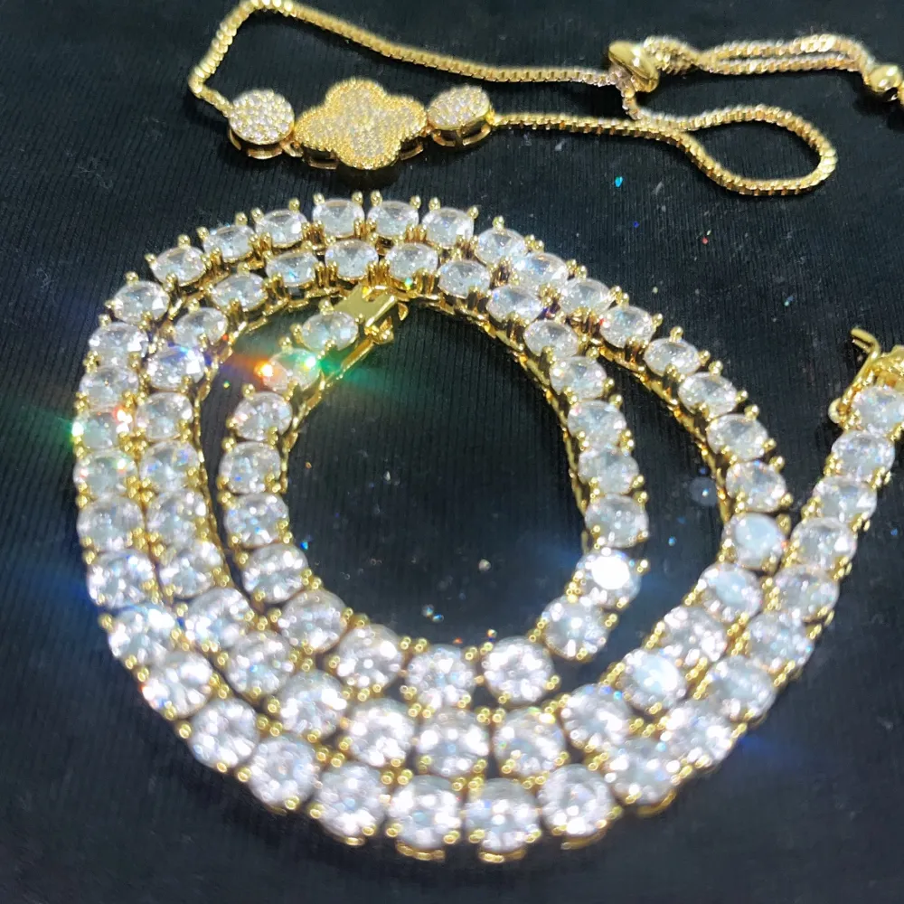 Superfina smycken ✨allt i toppen skick som nya ✨🙌🏽🤍 300kr för båda . Accessoarer.