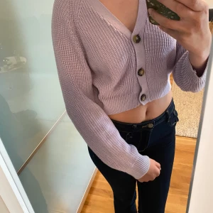 Super söt pastel lila kofta  - Jättefin kofta som tyvärr inte kommer till användning