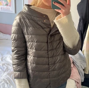 Herno jacka - Säljer min Herno trekvartsärmade jacka då den Tyvär inte kommit till använding. BYTER INTE utan säljer enbart❤️❤️