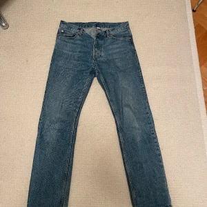 Weekday Space relaxed straight jeans - Storlek 29/32, Bra skick