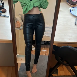 Lädertights - Supersköna och flexibla! Bra skick! Jag är 1,64cm