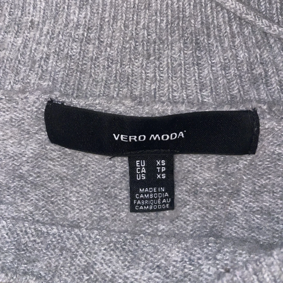 Grå stickad tröja - 90