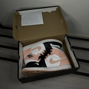 Jordan - Jordan 1 mids storlek 44.5 , cond 9.5 , pris 1600+frakt eller kom pm med bud.
