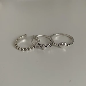 Silverringar  - Jätte fina silverringar med unika mönster, inga skador eller liknande 💕(#39)