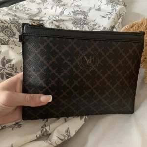 By Malene Birger cloutch -  väska som inte kommer till användning 