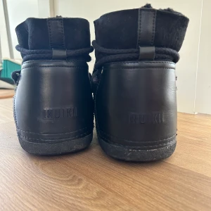 Inuikii - Köpta för 3000 förra vintern säljer för 2000 plus frakt väldigt bra skick 