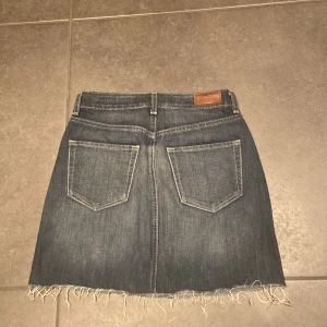 Kjol - En hollister kjol som inte kommer till användning längre. Har bara använts ett par fåtal gånger 