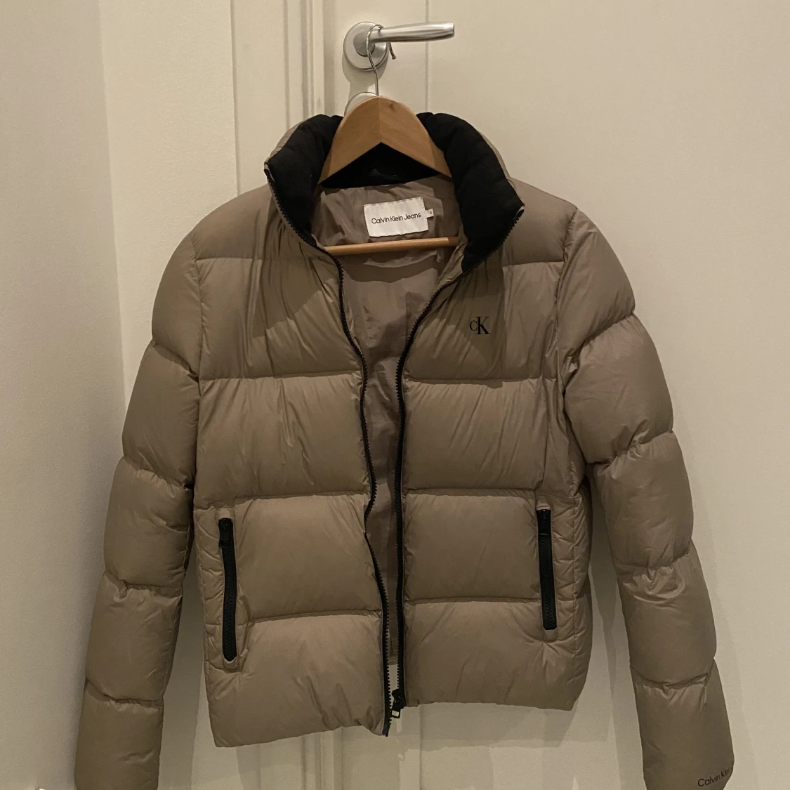 Calvin Klein jacka - 90