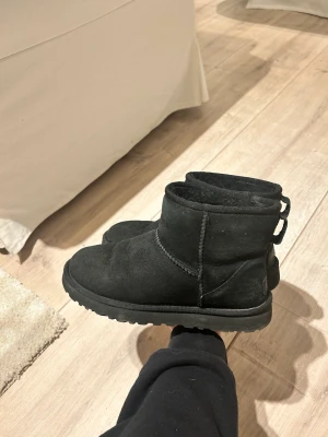 Uggs - Säljer mina favorit skor. Använda men i gott skick. Behandlas innan dom skickas!