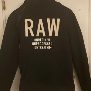 G star raw hoodie - En snygg hoodie som säljs eftersom den inte används!