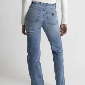 abrand jeans - Säljer mina abrand jeans som jag köpte för något år sedan, tyvärr har de inte kommit till användning. Modellen 94 high slim i storlek 27🥰 pris kan diskuteras och köparen står för frakten! 