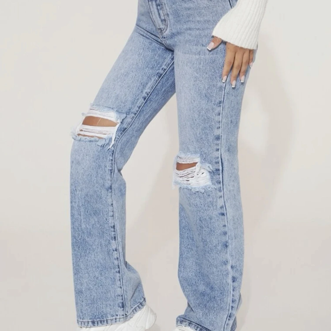 Jeans med utsvängda ben slitna - 91