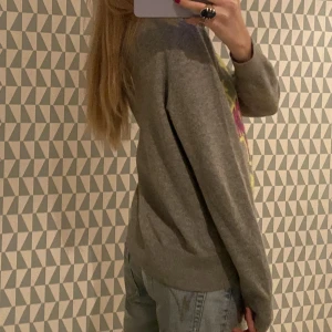 From future  - Säljer min assköna from future tröja. Den här designen hittar du bara second hand då den inte säljs mer. Den är i Kashmir. Nypris: 3400 tror jag 🩷