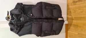 Tjock väst - En tjockare väst ,funkar med en fleecetröja eller en fodrad hoddie.