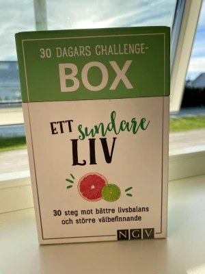 Ett bättre liv kort - 30 kort för ett bättre liv. Varje dag tar du ett och följer det. T.ex ät inte socker, mindre skärmtid, spring en löprunda osv. Skriv för fler bilder på korten om ni vill. Använt få tals gånger. Kika gärna på mina andra annonser, säljer mycket. Samfraktar.