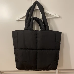 Väska från hm🩷 - Väska från hm, aldrig använd. 