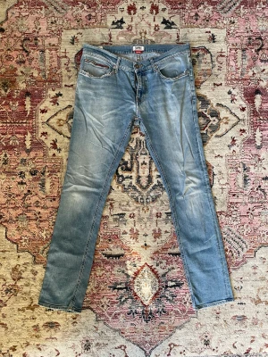 Tommy Hilfinger Denim Jeans - Säljer nu dessa herr jeans i storleken W: 33 L: 34