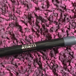 Eyeliner - Oanvänd och oöppnad eyeliner från kubiss ❤️💜