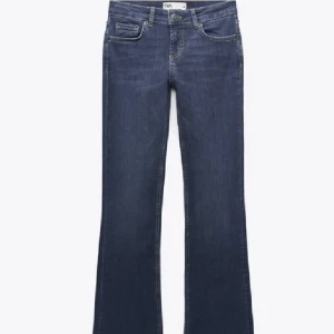 Zara jeans  - Säljer mina low waist jeans ifrån zara, kontakta för fler bilder! Pris kan diskuteras 
