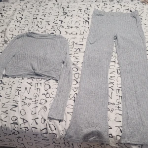 Ribbad set  - Ett mjukis set som är ribbat i nyskick 